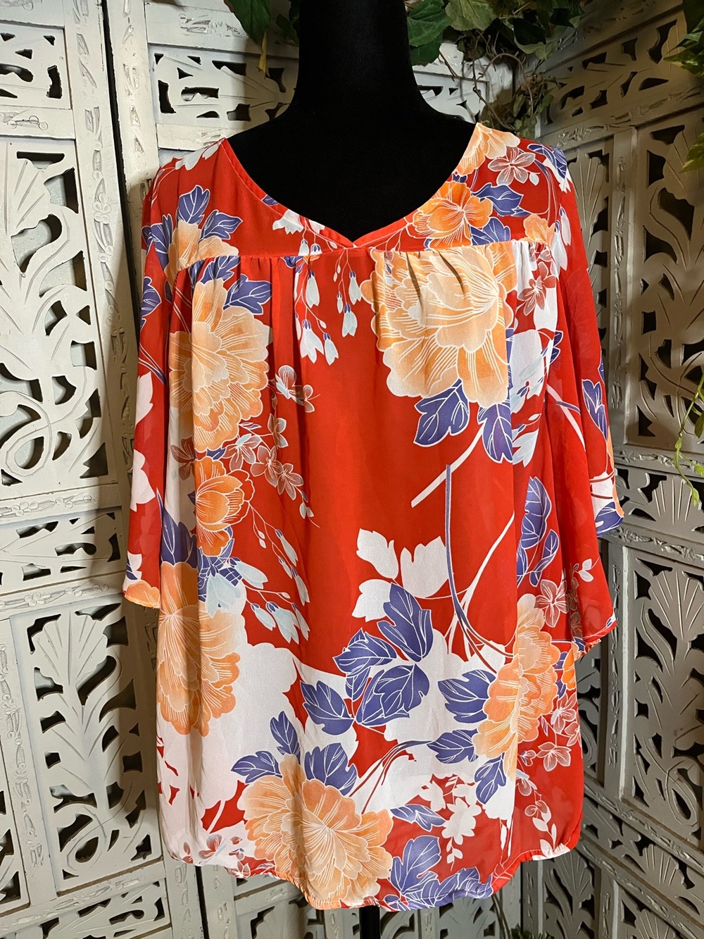 A.N.A TROPICAL FUN SEMI-SHEER WITH LARGE FLORAL PRINT SHORT SLEEVE PLUS SIZE TOP